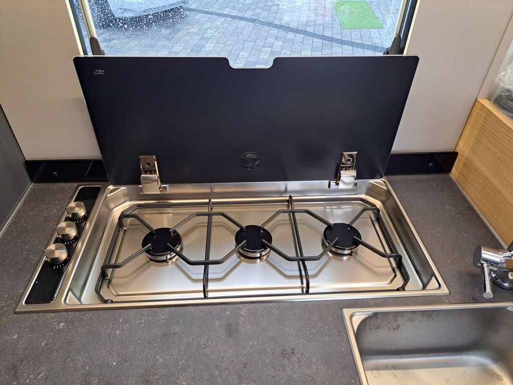 Adria Coral XL 660 SL AXESS 2024 140PS man. - 11