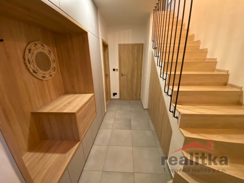 Prodej moderně zrekonstruovaného rodinného domu 4+kk s teras - 11