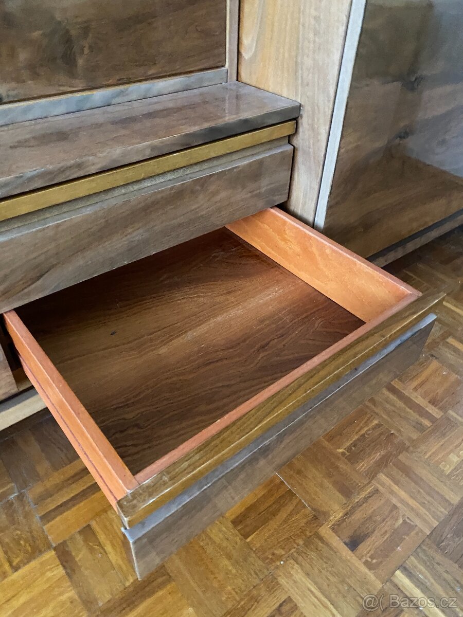 Starožitná obývací stěna, ořechová dýha + masiv - 11