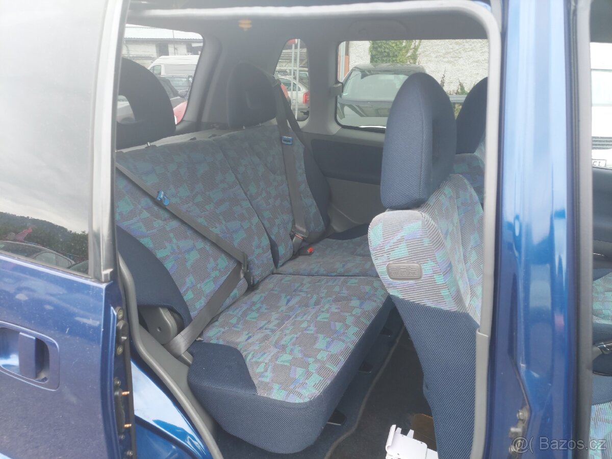 Mitsubishi Space Runner - 11