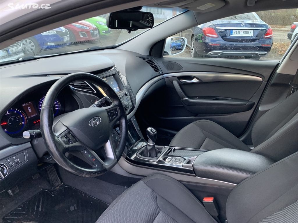 Hyundai i40 1,7 CRDi 104kW
Ojeté, 2017, 255 000 km - 11