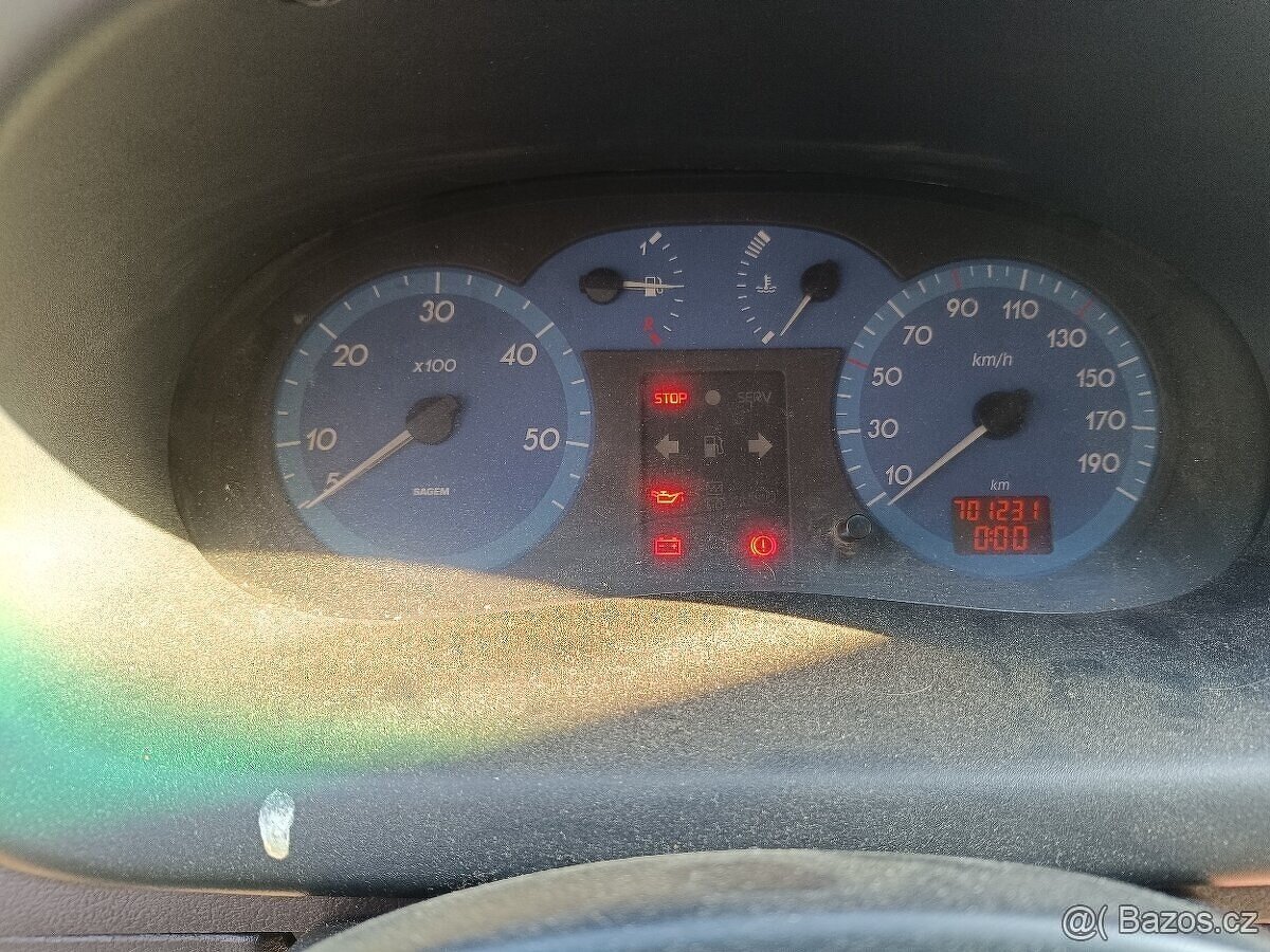 Renault master 2.2 dci L2h2 šestimístný - 11