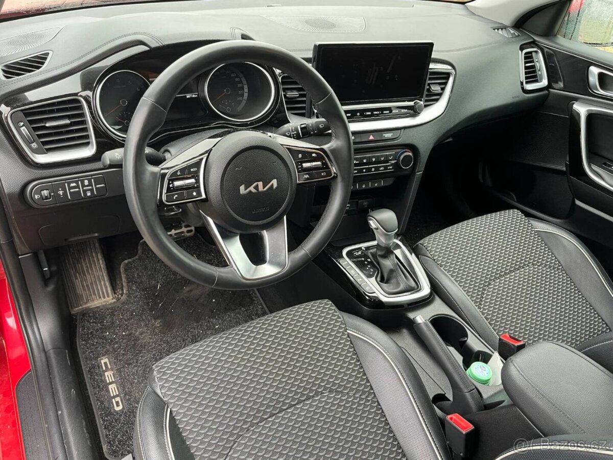 Kia Ceed SW 1.5 T-GDI - 11