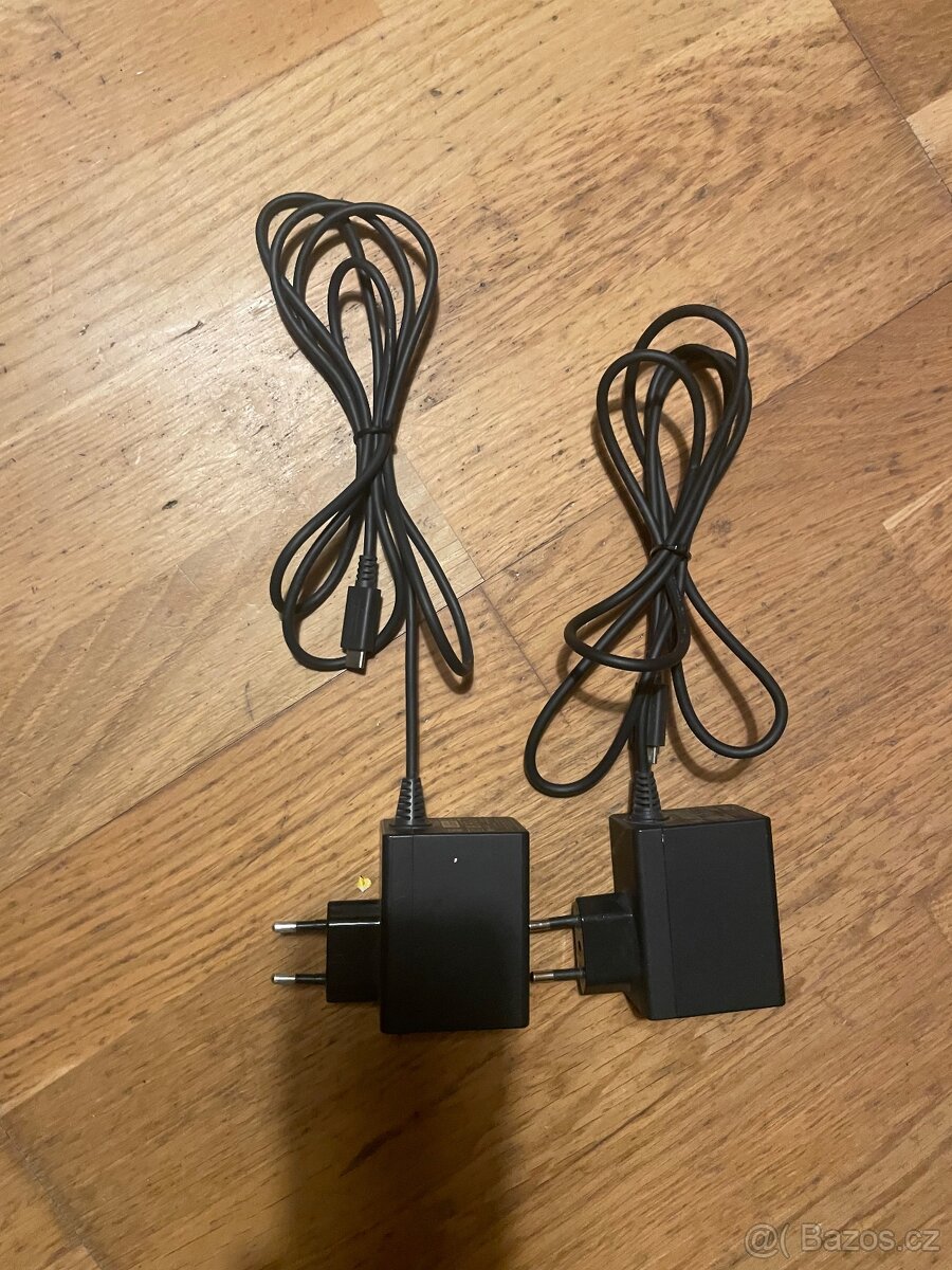 Nintendo Switch + 2 hry + 4x Joy-Con + příslušenství - 11