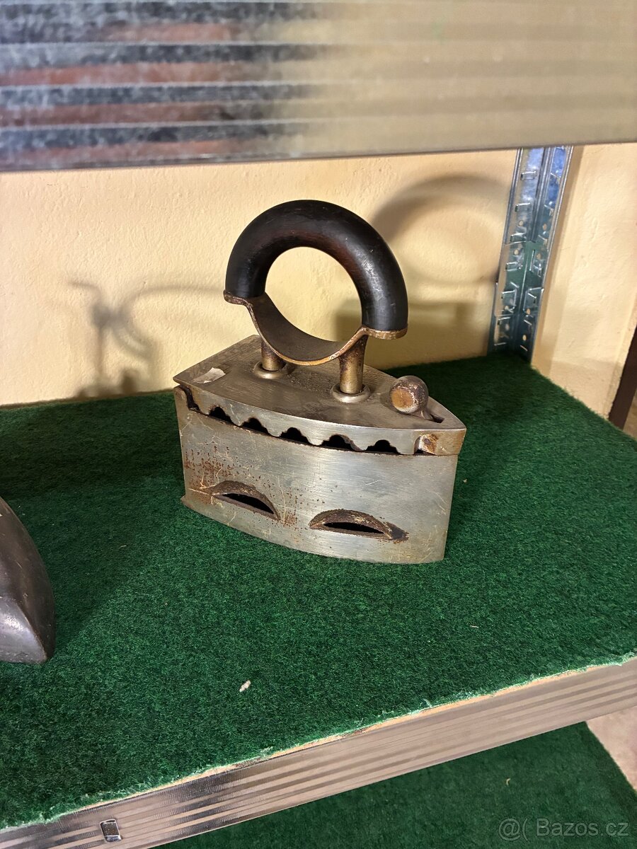 Starožítná žehlička - 11