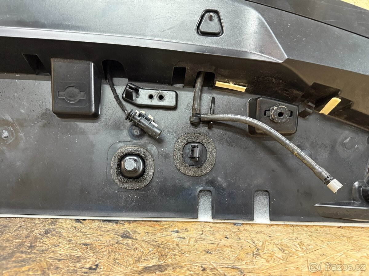 TŘETÍ BRZDOVÉ SVĚTLO SE SPOJLEREM LAND ROVER DISCOVERY SPORT - 11