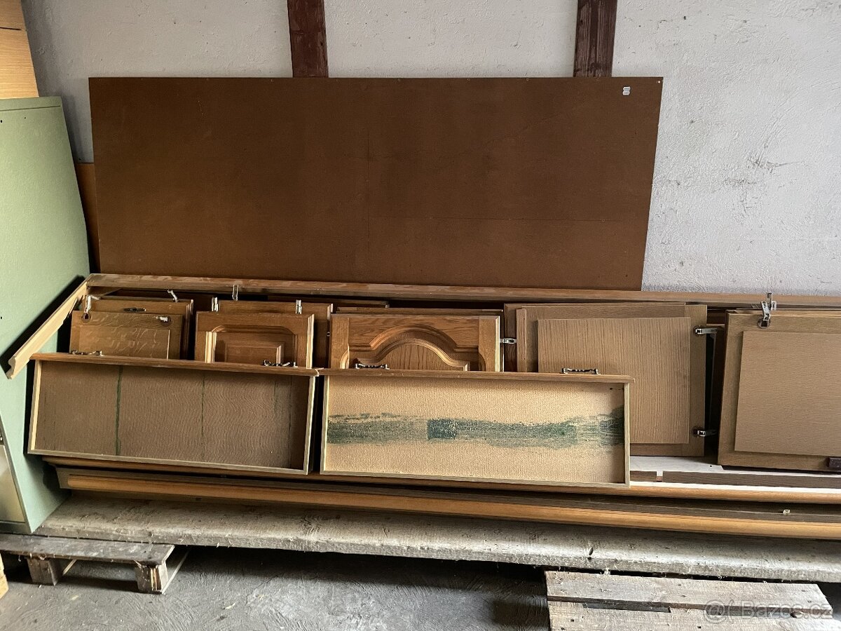 Nábytková stěna (např. obývací pokoj). - 11