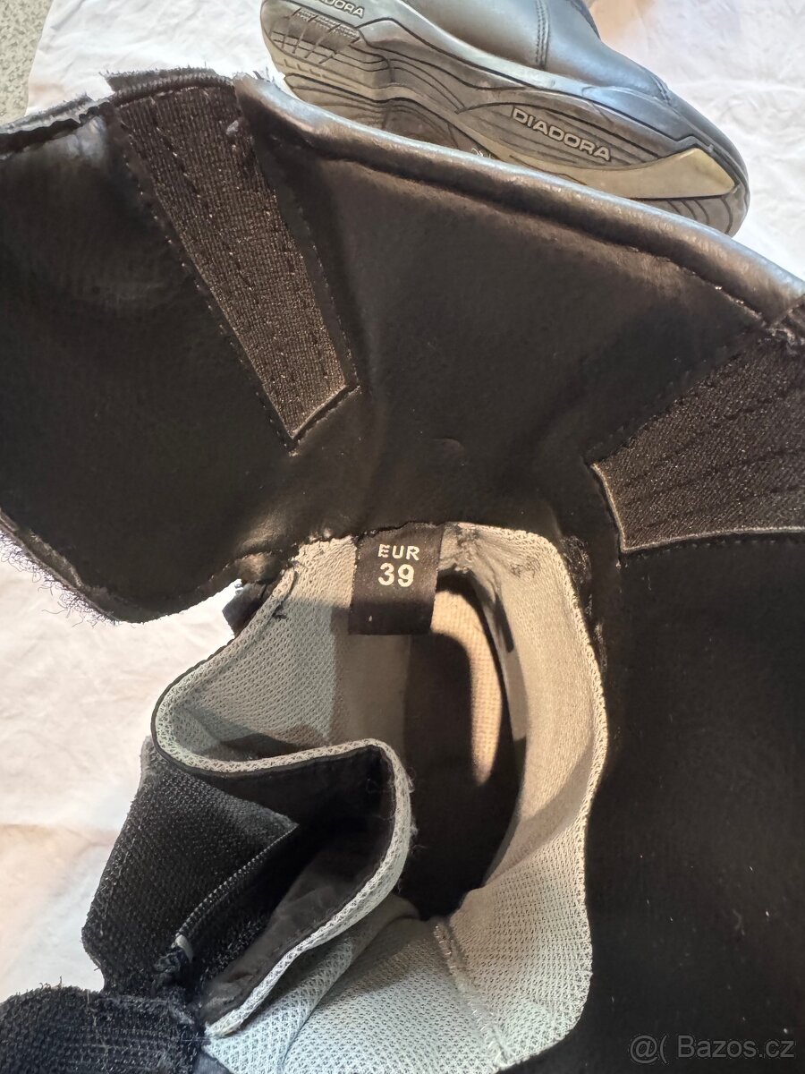 Prodej 2x Helmy Cyberg a dámské boty Diadora - 11