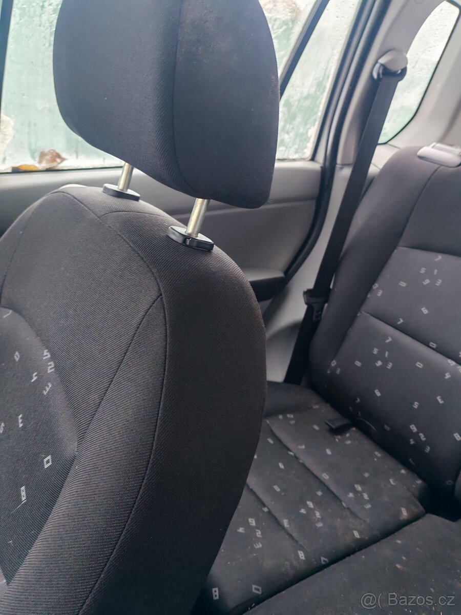 Prodám Mazda 2, najeto 87000 km, r.v. 2005/12 - 11