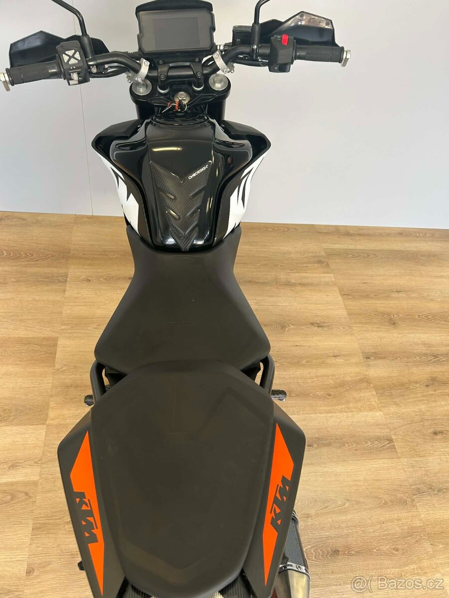 KTM 125 Duke 2021 - 11