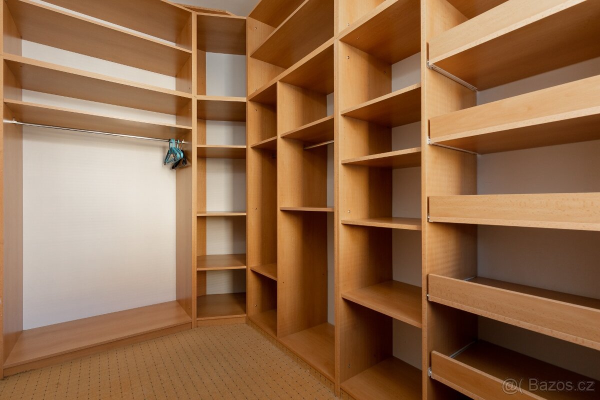 Pronájem bytu 3+1 150 m2 - 11