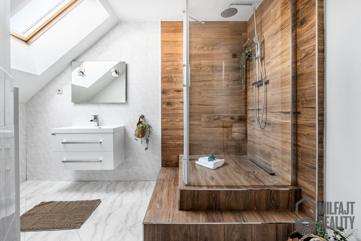 Dvougenerační RD (3+1, 4+kk), 2.135 m2 pozemek, Železný Brod - 11