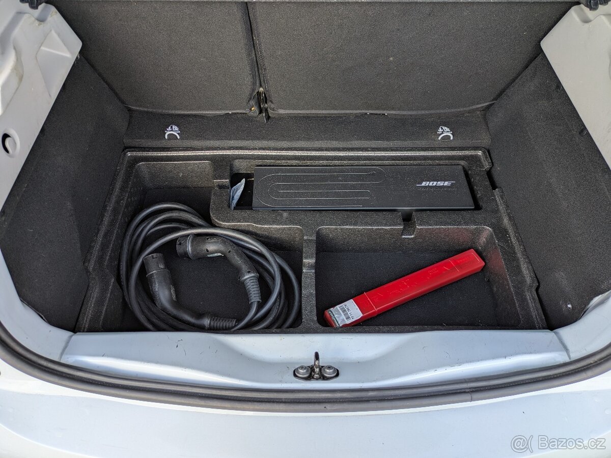 Renault ZOE R135 100kW, baterie 52kWh, CCS, PLNÁ VÝBAVA, DPH - 11