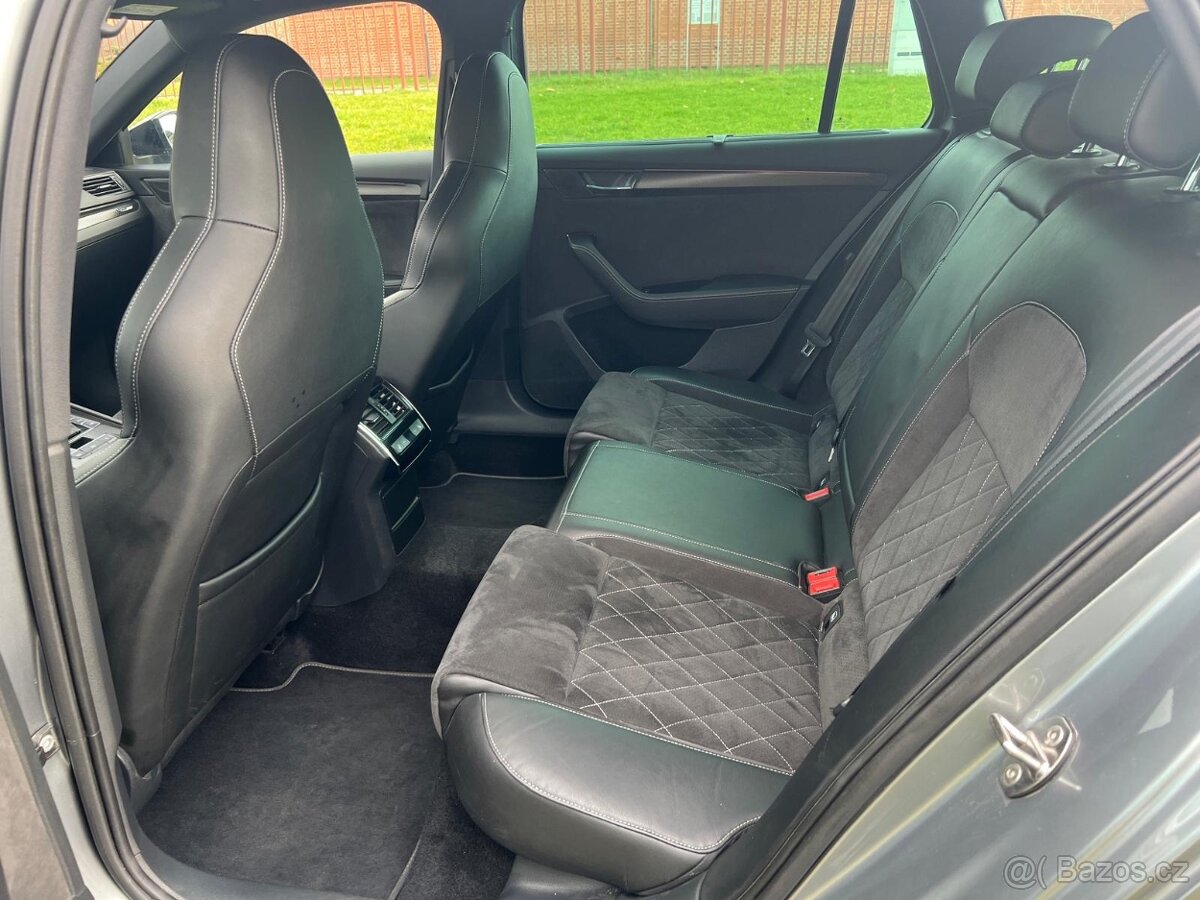 ŠKODA SUPERB KOMBI 1.4 TSi iV SPORTLINE - 11