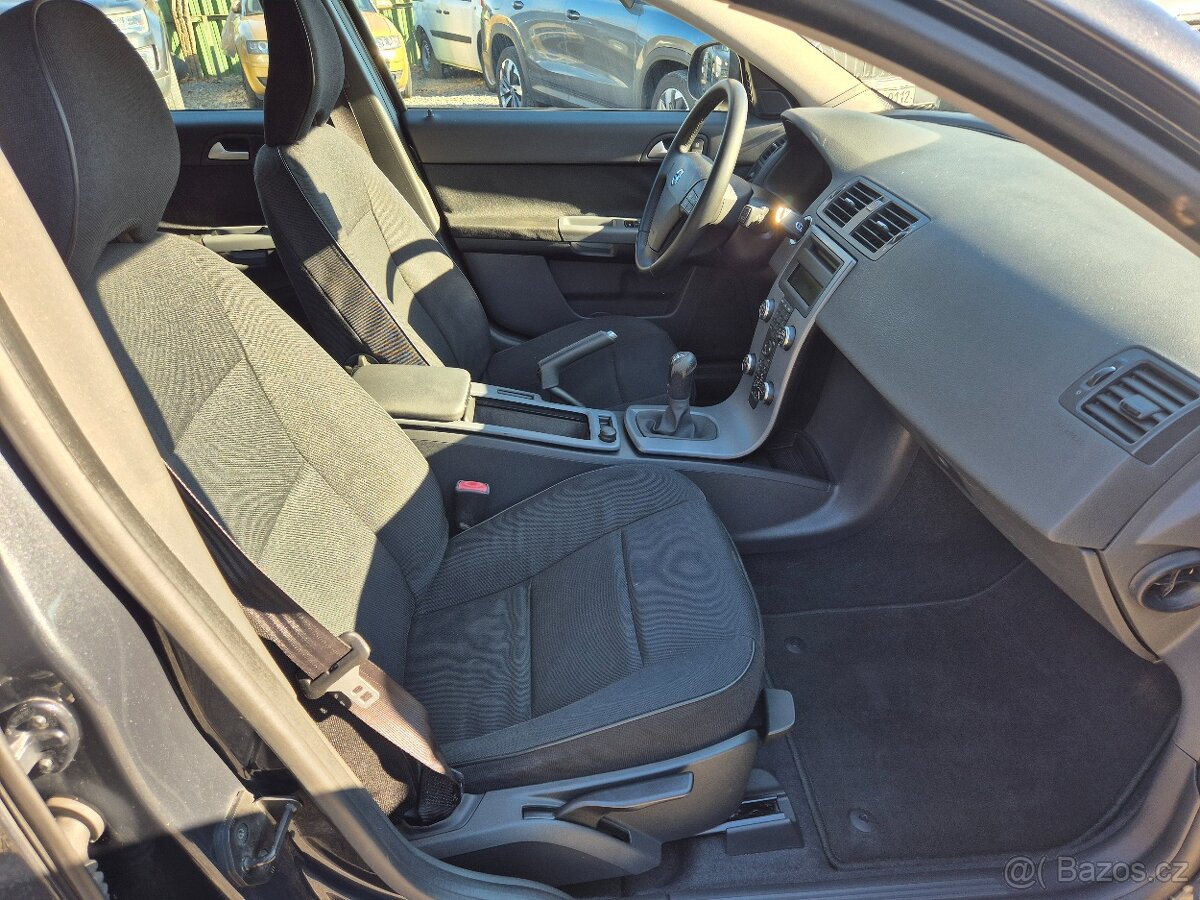 Volvo V50 1.6D,80KW,KLIMA,BEZ KOROZE,R.V.2010 - 11