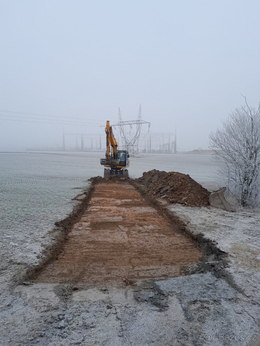 Strojník kolových a pásových rypadla JCB - 11