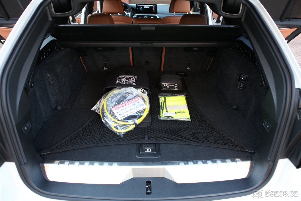 BMW 530e Touring xDrive °M-packet°Laser°V Zaruke do 6/2026 - 11