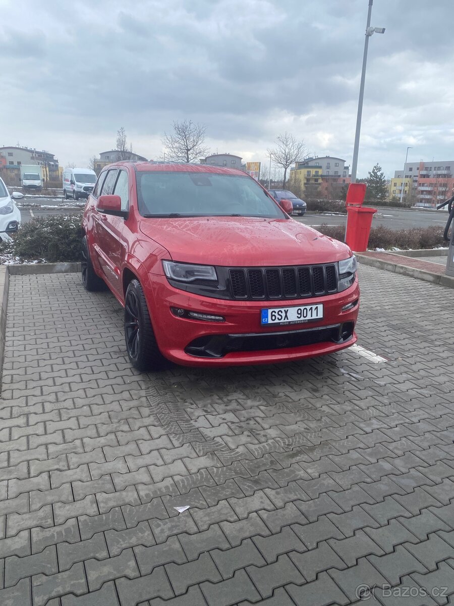 Jeep Grand Cherokee SRT - 11