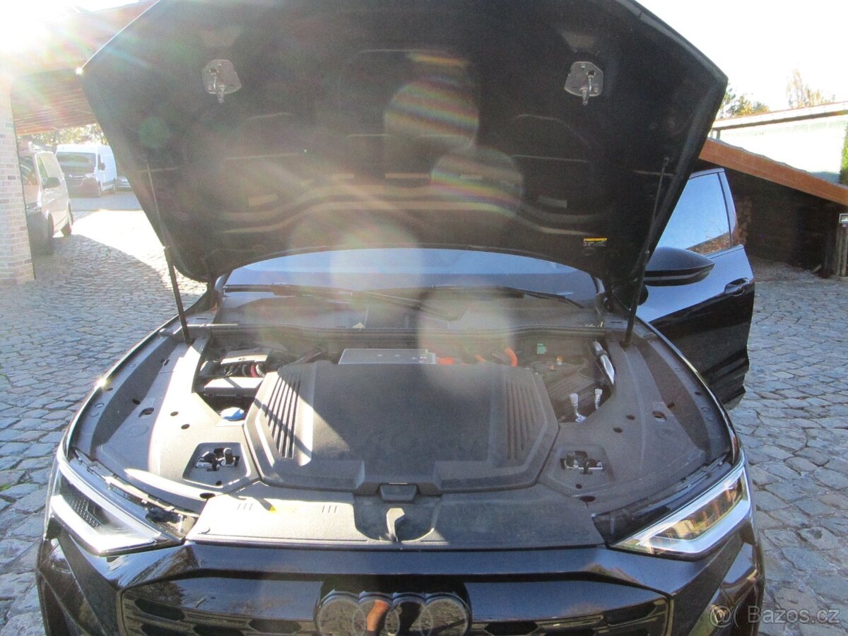 Audi Q8 E-Tron 50 Sline - 11