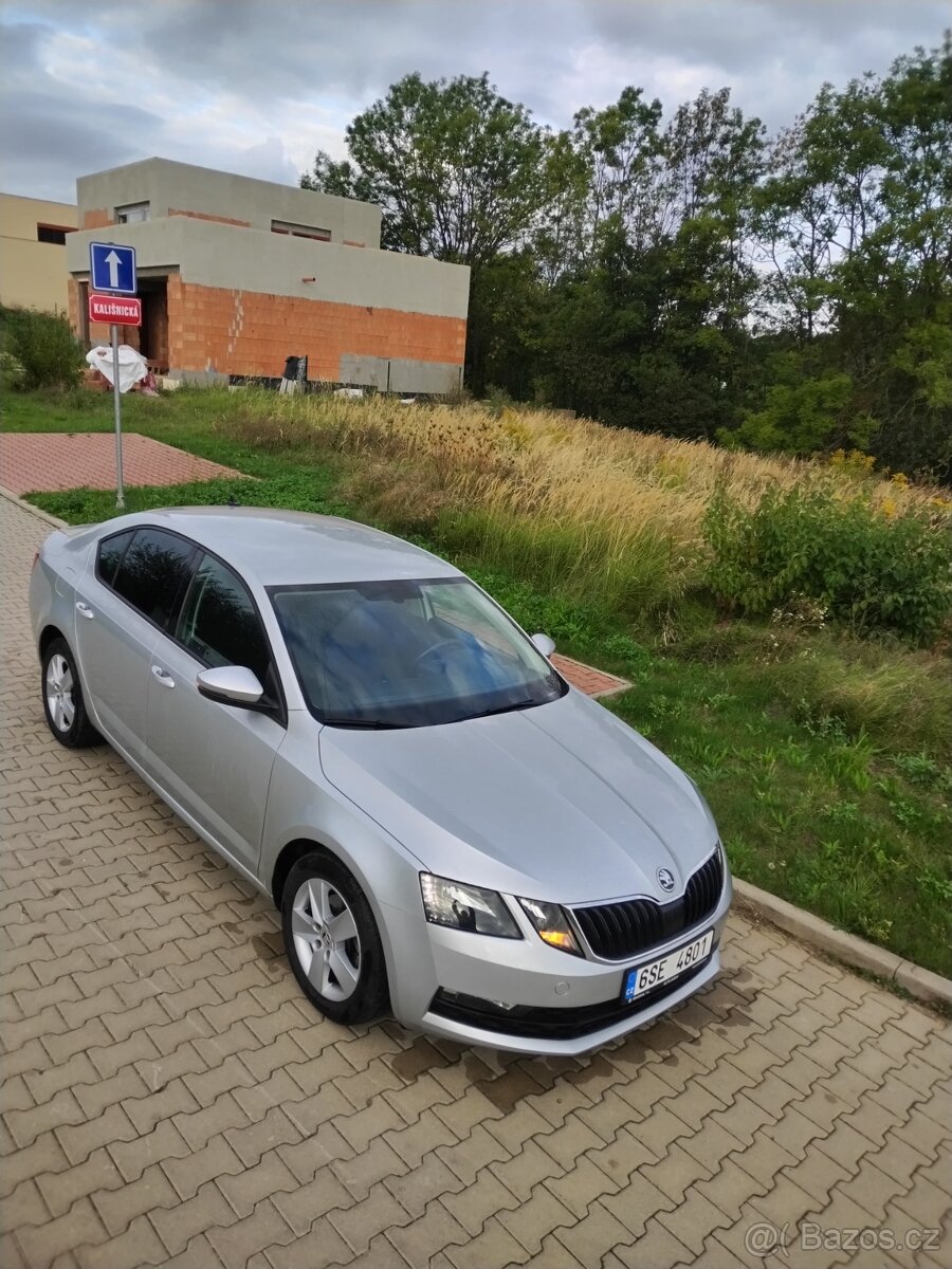 Škoda Octavia III 2019 koupeno ČR BENZÍN - 11