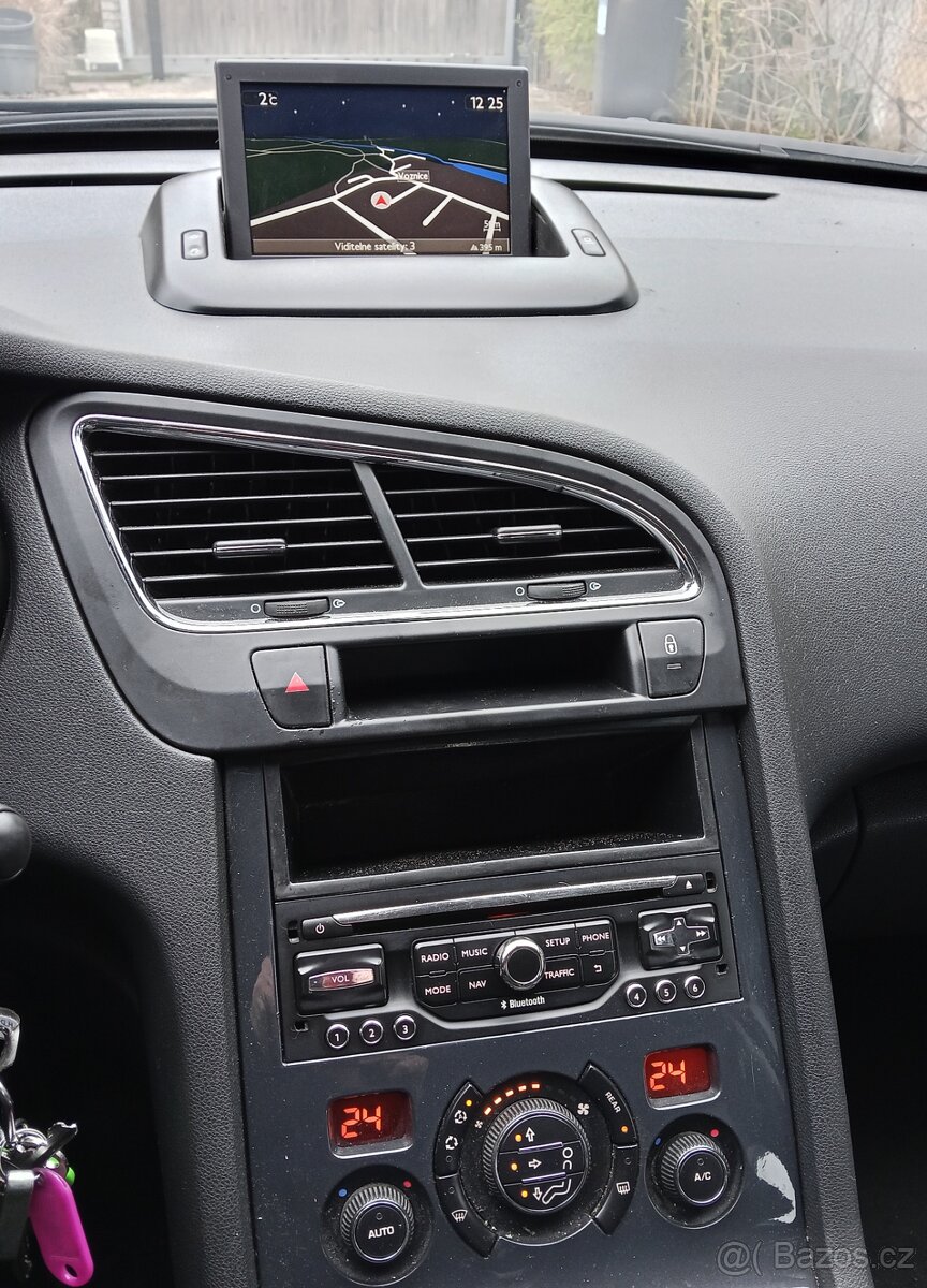 Peugeot 5008 2.0Hdi 110kw 2014, Nová STK do 12/2027 - 11