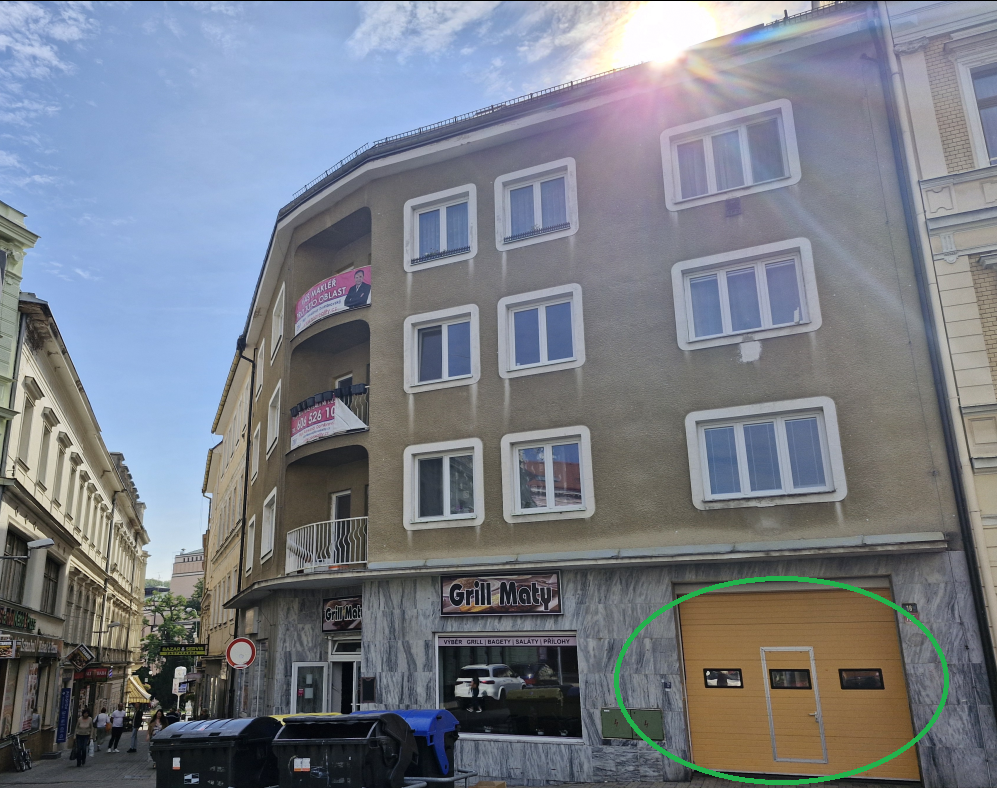 Pronájem prostorného podkrovního bytu 5+1, 171 m² – Krupská - 11