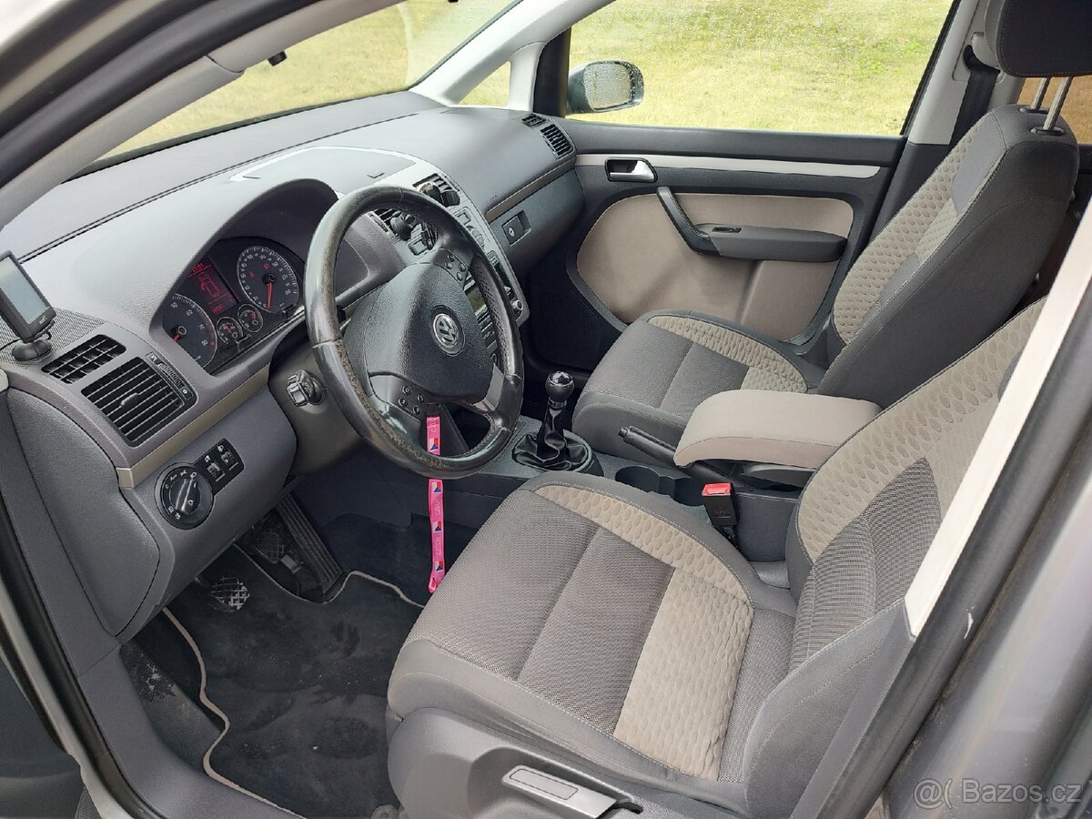 Volkswagen Touran Cross TSI - 11