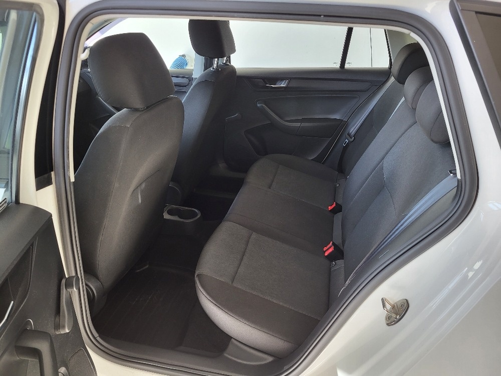 Škoda Rapid Spaceback 1.0 TSi 70 kW,původ ČR,servisováno - 11