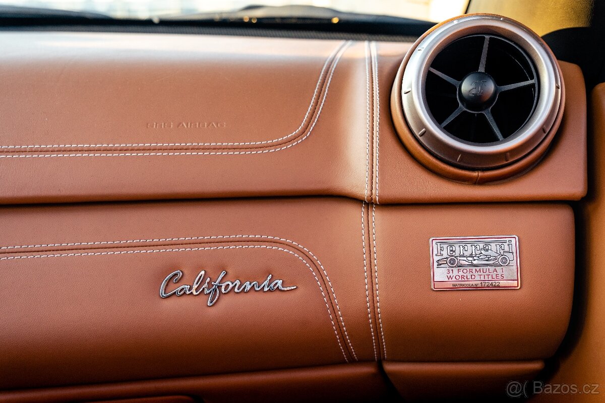 2010 Ferrari California - 11