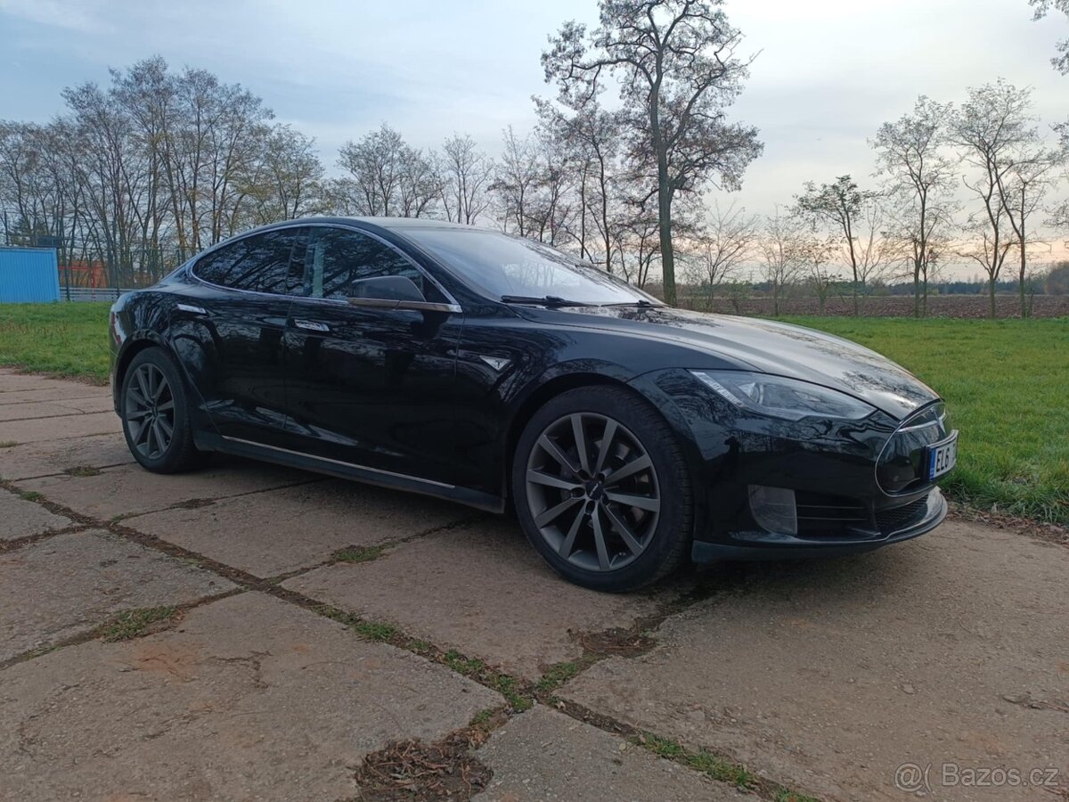 Tesla model S - 11