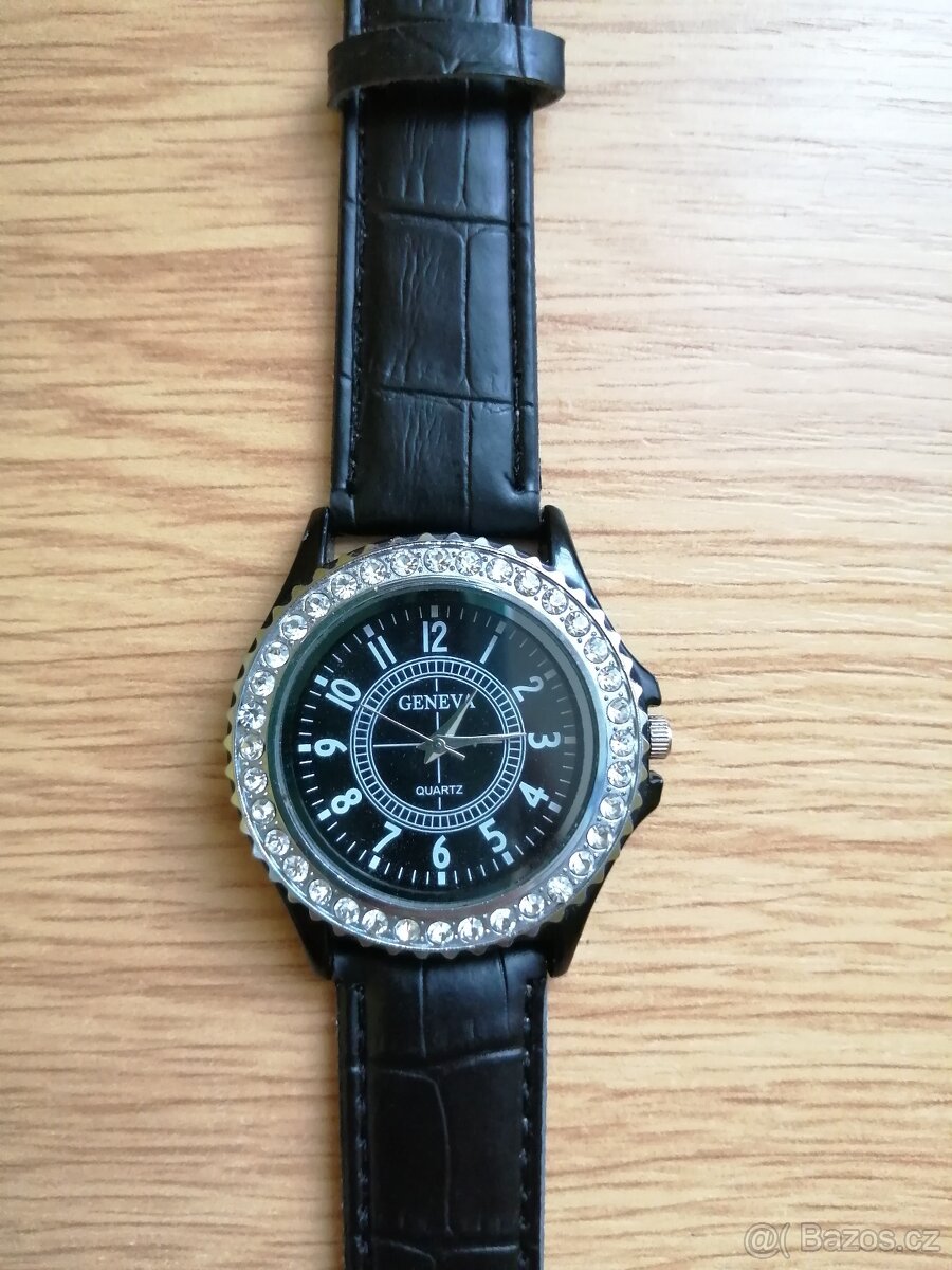 Dámské hodinky zdobené kamínky - 11