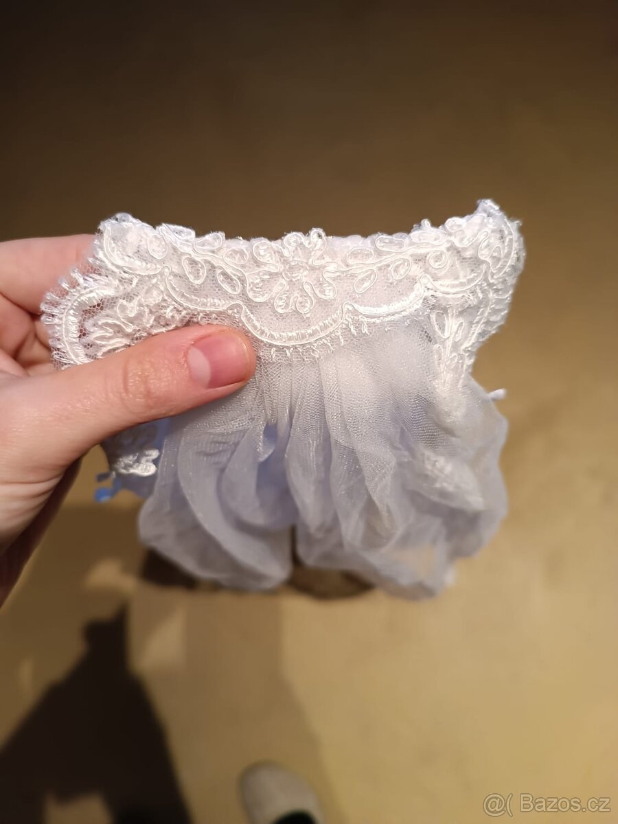 Krajkové svatební šaty - 11