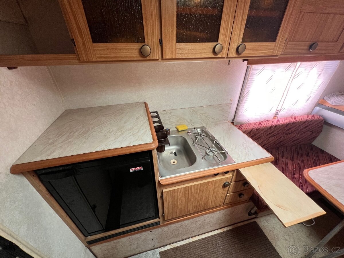 Obytná nástavba na pick-up - 11