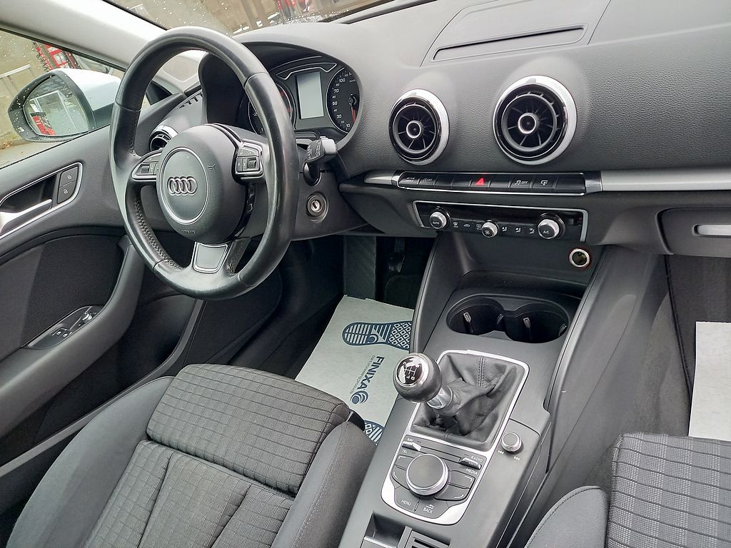 Audi A3, 1,6Tdi digiklima+navi+alu.kola - 11