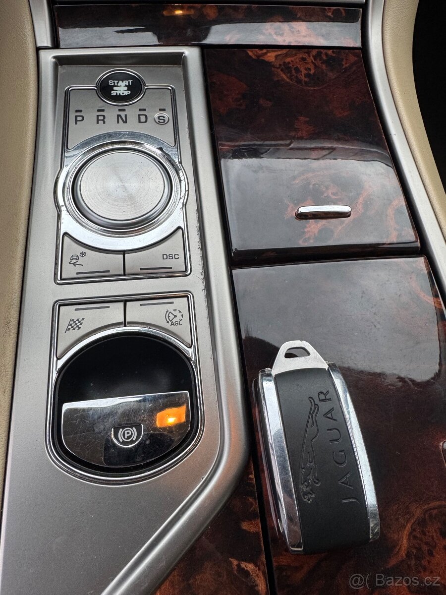 Jaguár XF 3.0d 155kW, VYMĚNÍM - 11