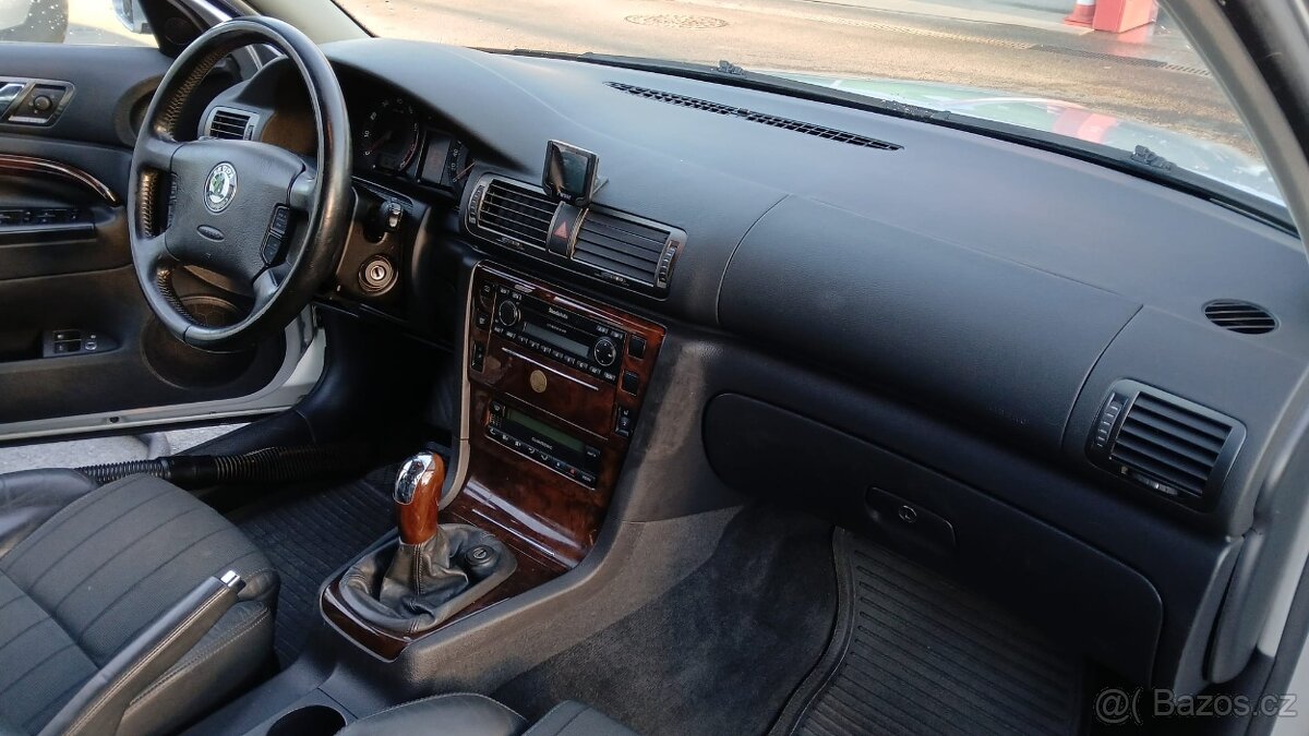 Škoda Superb V6 2.8 190 koní MANUÁL, ex vládní bez koroze - 11