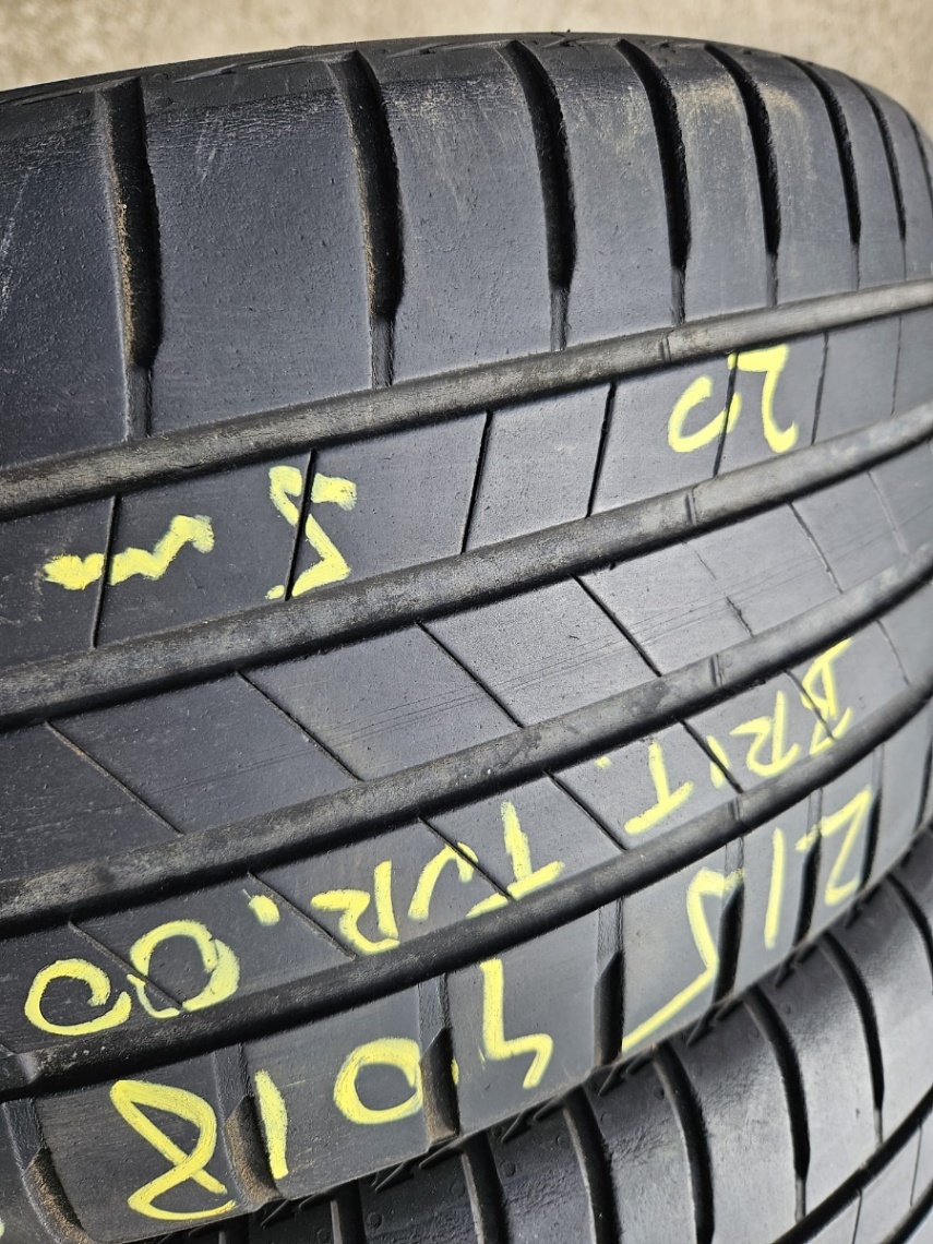 215/40R18 - 11