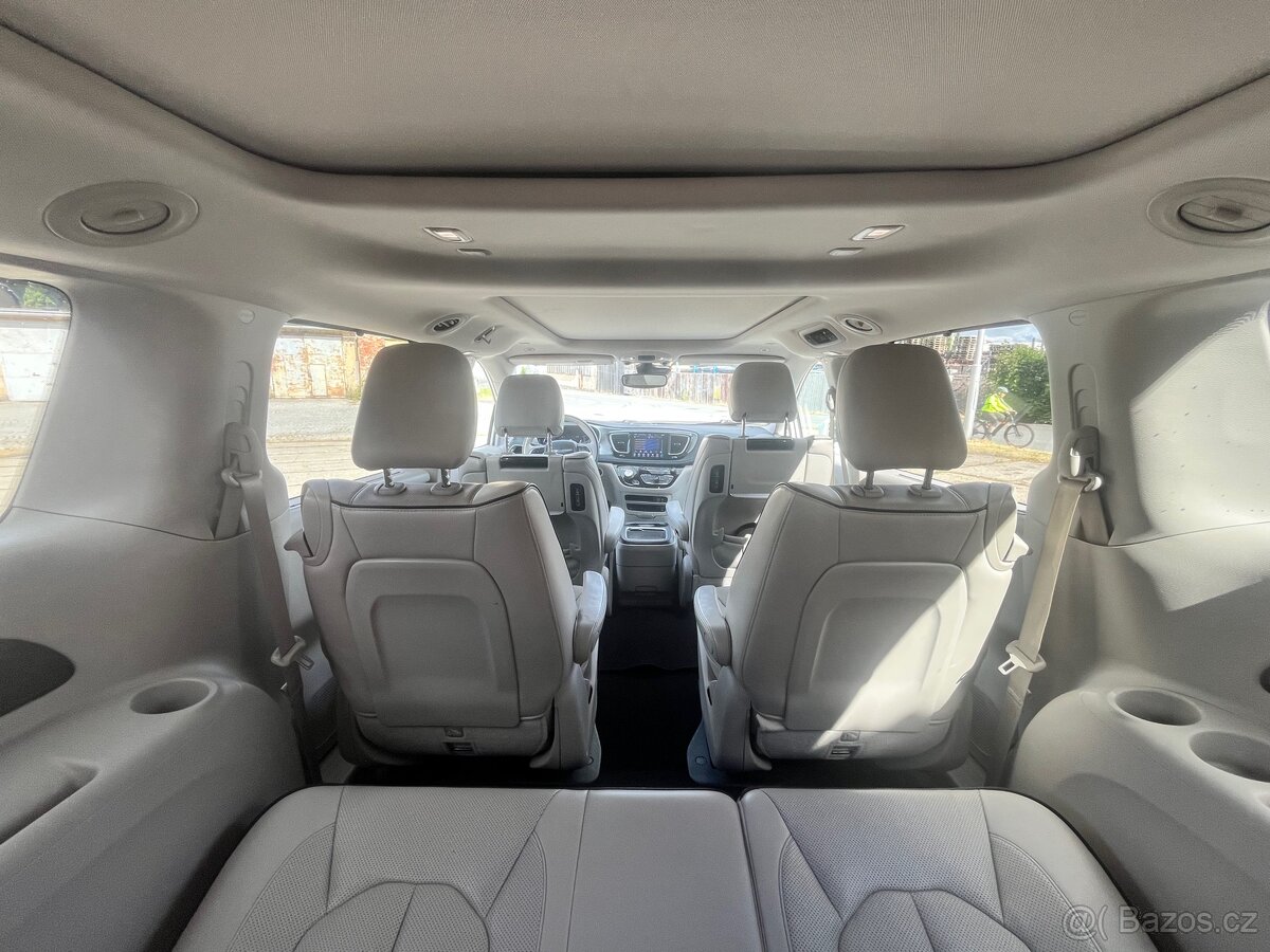 Chrysler Pacifica Hybrid Limited 2018 / 3.6 - 11