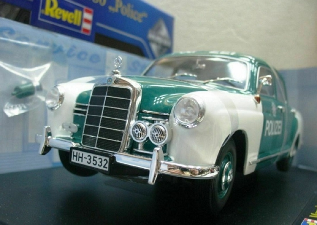 Model 1:18 Mercedes E-Class W212 1:18 2010 Polizei - 11