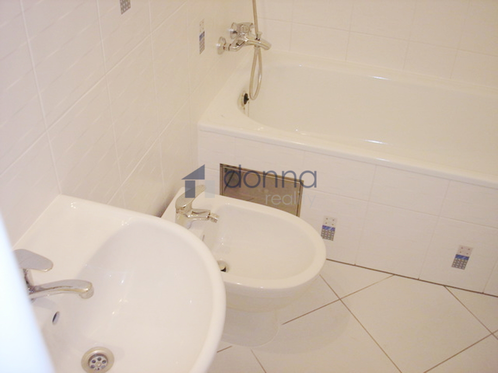 Pronájem bytu 3+1/B + hala, 100m2, ul. Francouzská, Praha 2 - 11