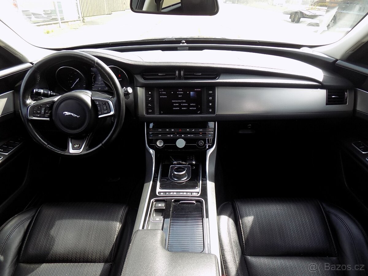 Jaguar XF 2.0D 132 KW KŮŽE TAŽNÉ - 11