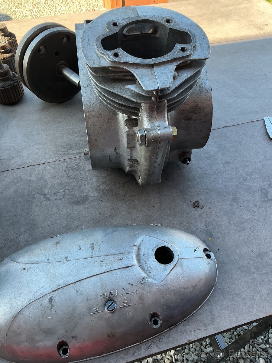 Prodám rozebraný motor Jawa ČZ 175/356 - 11