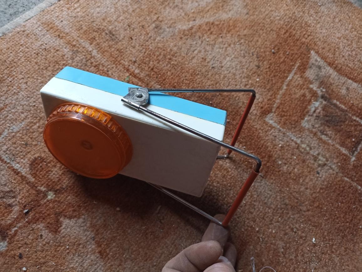 Malý svěrák nebo retro svítilna - 11