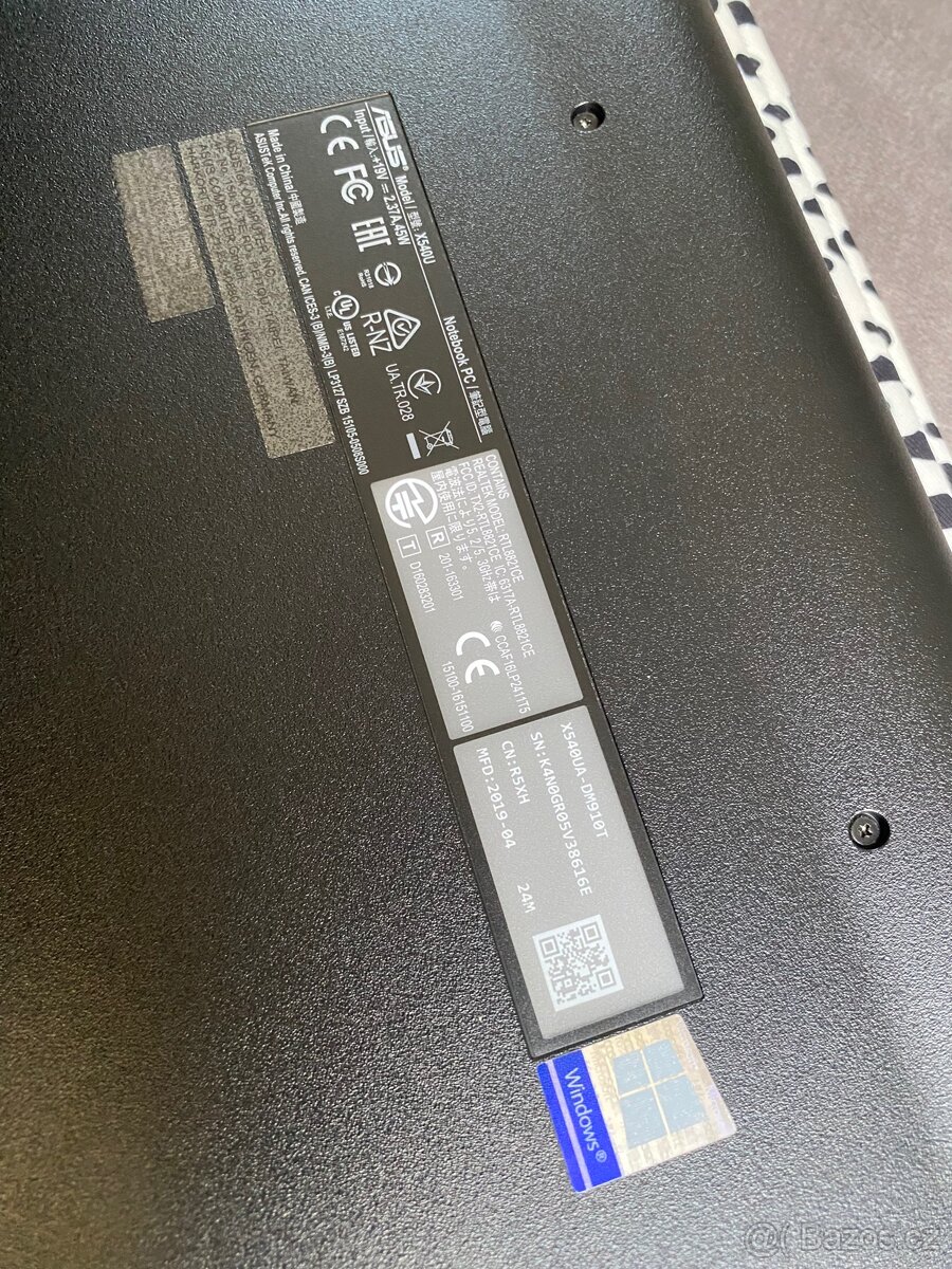 Prodám ASUS VivoBook 15 (SSD disk, Intel Core i3) - 11