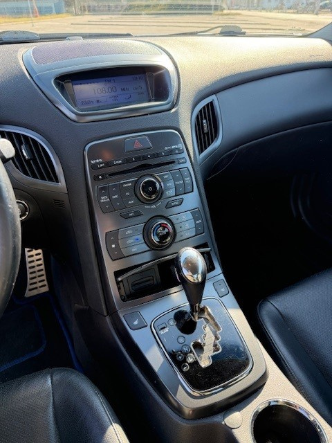 Hyundai Genesis Coupe V6 3,8i automat, 223kW - 11