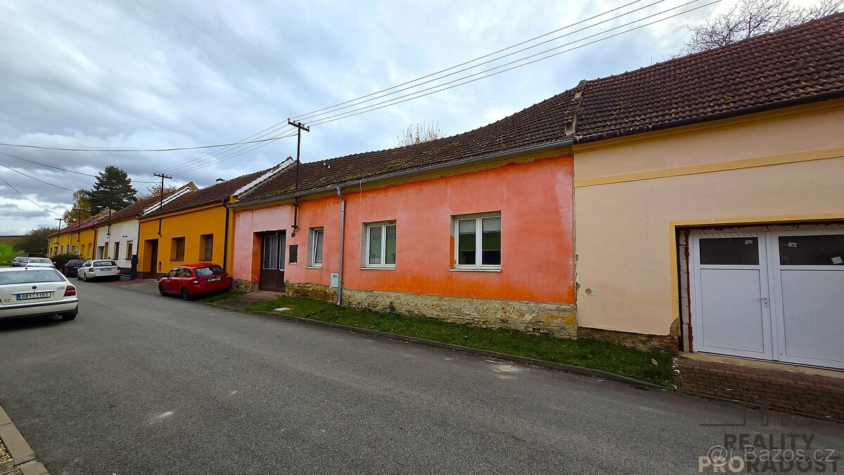 REZERVOVÁNO Prodej rodinného domu 3+1 k demolici, studna, p - 11