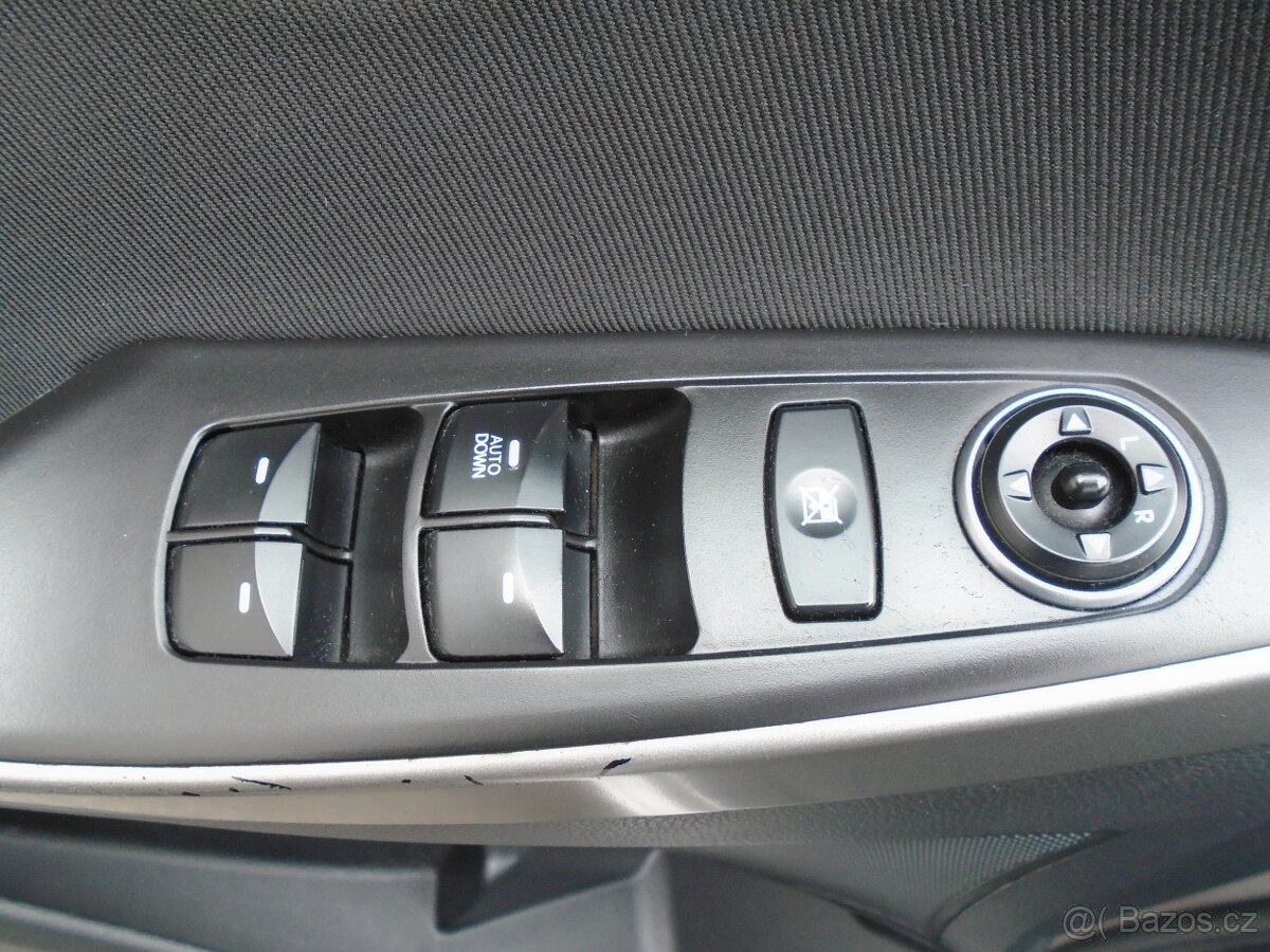 Hyundai i30 1.6 BA+LPG 88kW ČR - 11