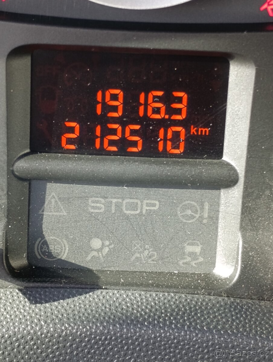 Peugeot Expert, 8.míst - 11