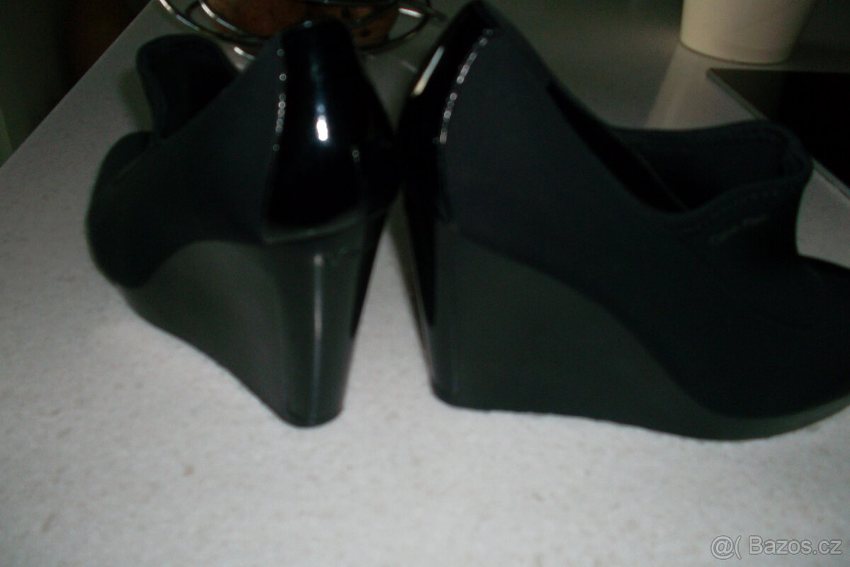 Calvin Klein-Luxusní lodičky/boty na klínku vel. 41 - 11