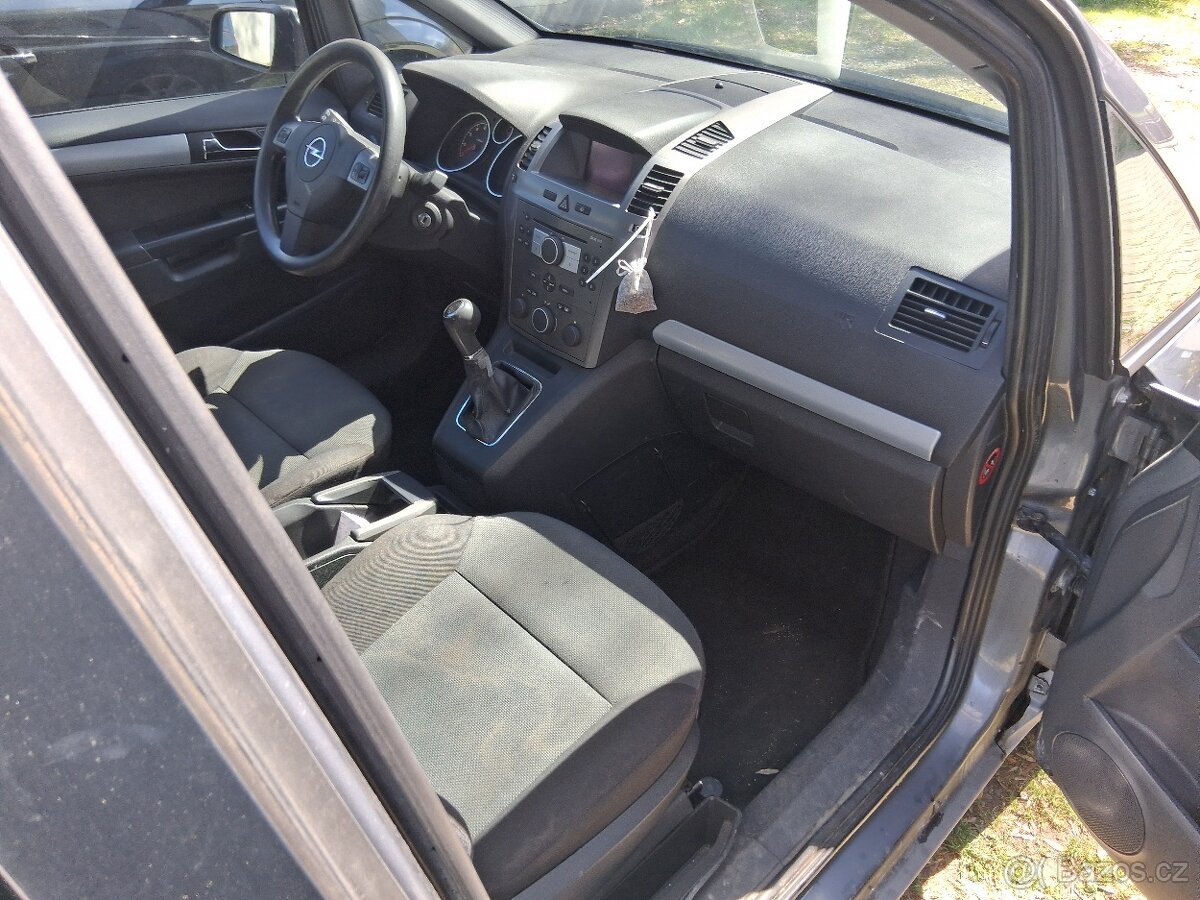 Opel Zafira B - 11